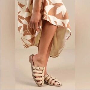 DV BY Dolce Vida Fyona Raffia Tan Straw Strappy Buckle Mules Like New Size 9.5